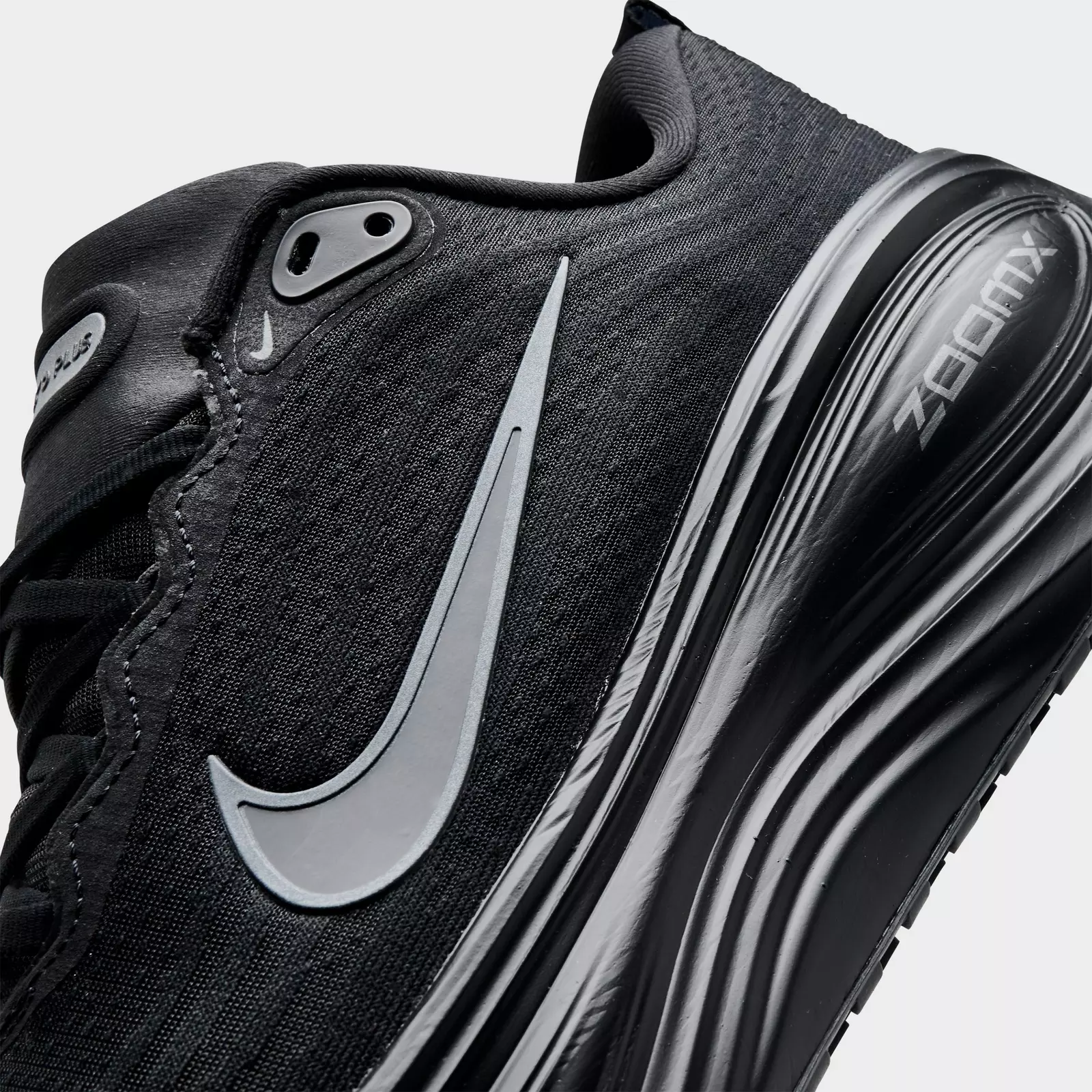 Кроссовки Men's Nike Vomero Plus Running, черный — фото 3