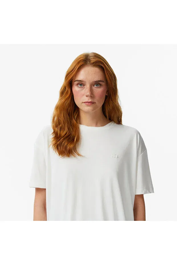 Футболка Lacoste женская White, свободного кроя, однотонная — фото 2