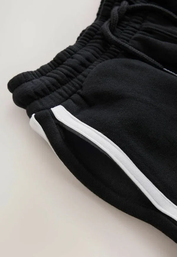 Шорты из хлопка и полиэстера, Shorts fit - side stripe - tracksuit bottoms Next, черный — фото 3