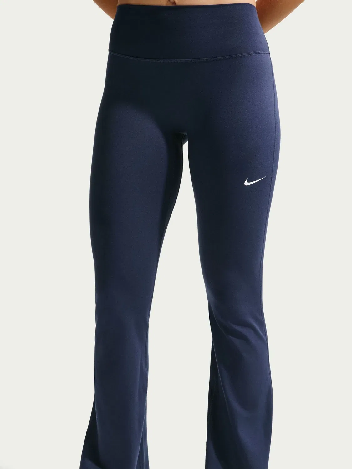 Леггинсы с завышенной талией Nike One, фасон клеш, темно-синий — фото 3