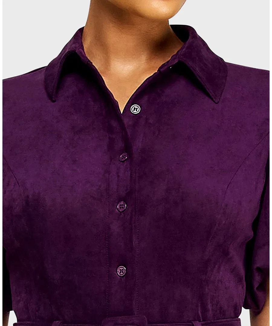 Платье мини с поясом и пуговицами спереди, модель Button-Front Suede Belted Mini Dress Alex & Sophia, Eggplant — фото 4