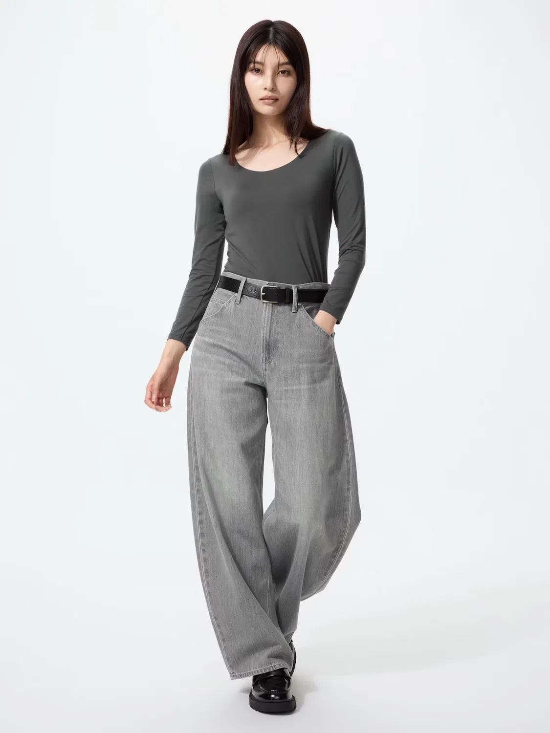Футболка Uniqlo, с технологией Heattech, у-образный вырез и рукав 8/10, черный — фото 2