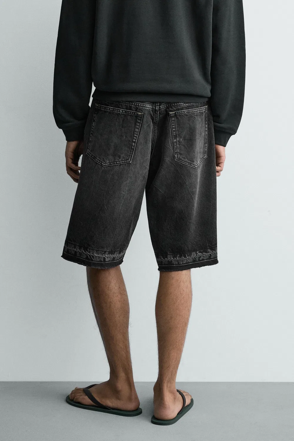 Свободные джинсовые шорты-бермуды ZARA, Charcoal — фото 3