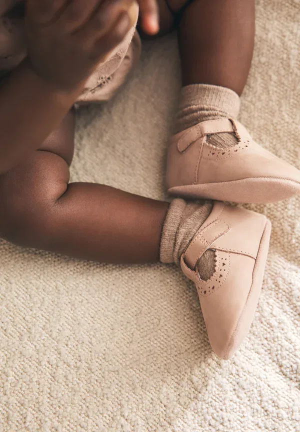 Ботинки кожаные Pirmieji vaiko batukai Next, Tan Suede, бежевый — фото 2