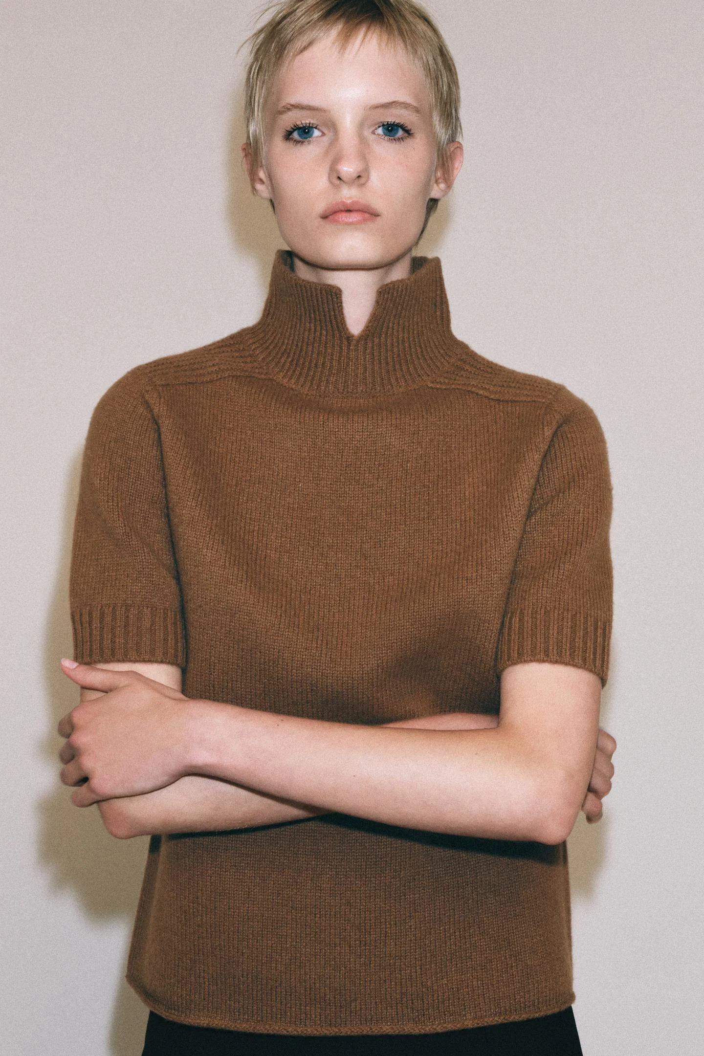 Джемпер Zara из шерсти с высоким воротом, кирпичный