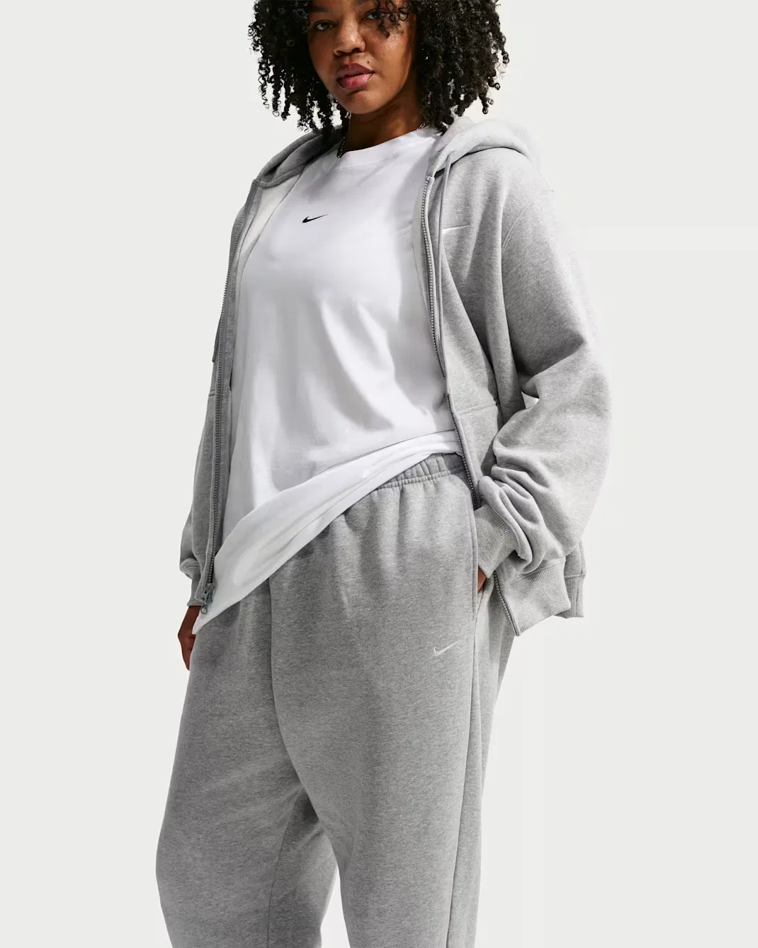Женские брюки оверсайз с высокой посадкой и манжетами Nike Studio Fleece Medium Weight, Dark Grey Heather/Sail — фото 4