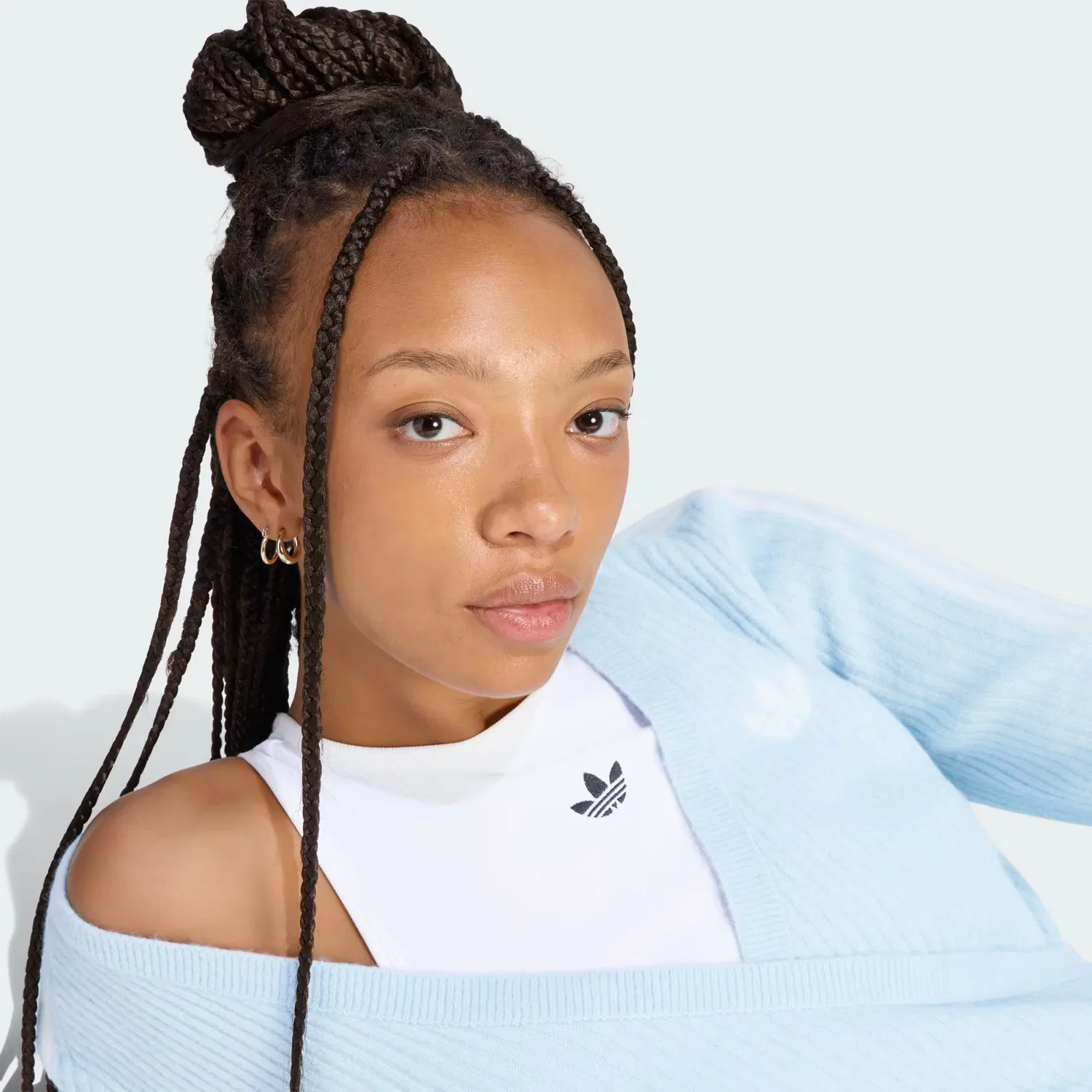 Женский вязаный кардиган оверсайз с запахом модели Knitted Wrap Around Cardigan Adidas Originals, Wonder Blue — фото 4