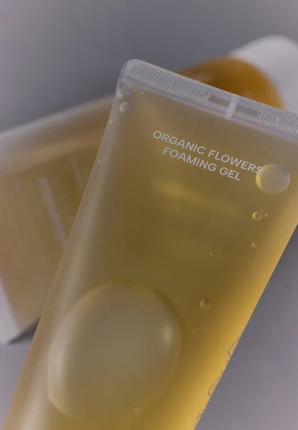 Пенка для умывания для сухой и чувствительной кожи Cleansing foam Whamisa 150 мл — фото 4