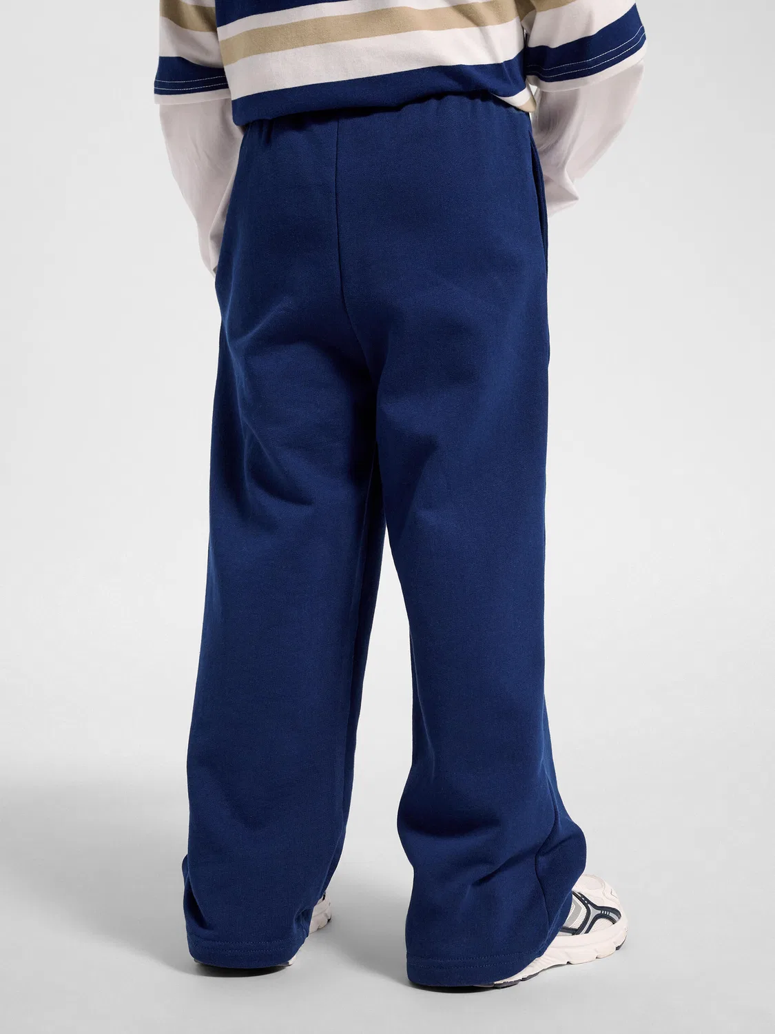 Детские спортивные штаны свободного кроя Hmljr Jump Hummel, Kosmosblau — фото 2