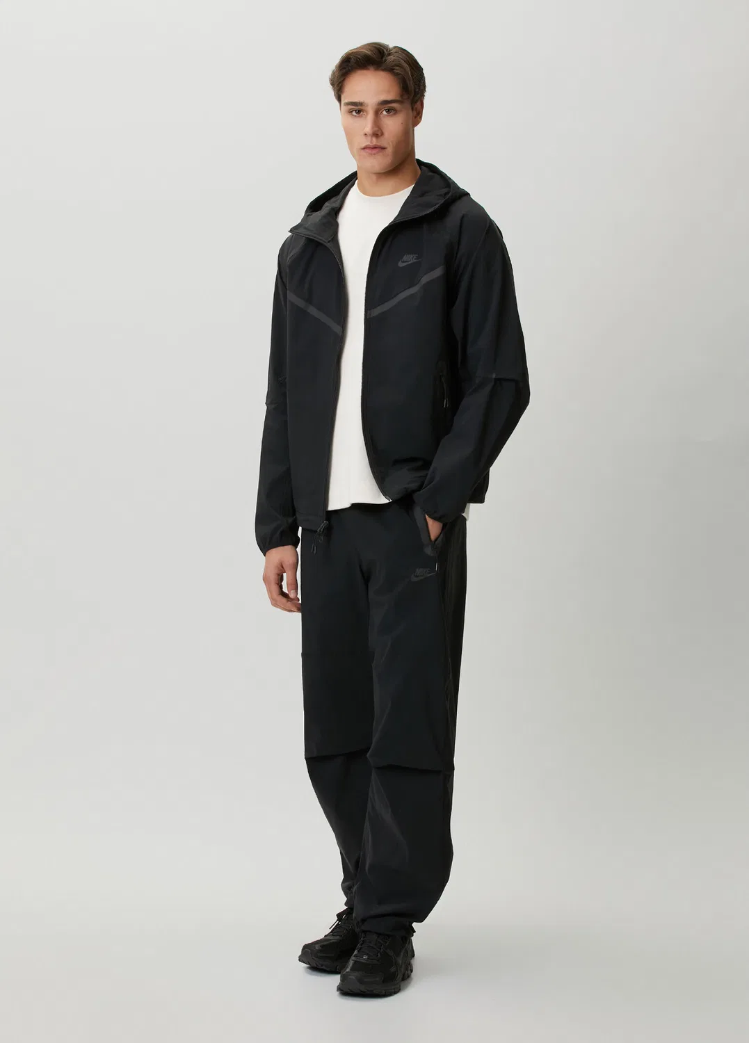 Куртка Nike Dri-FIT Windrunner, черно-серый — фото 2
