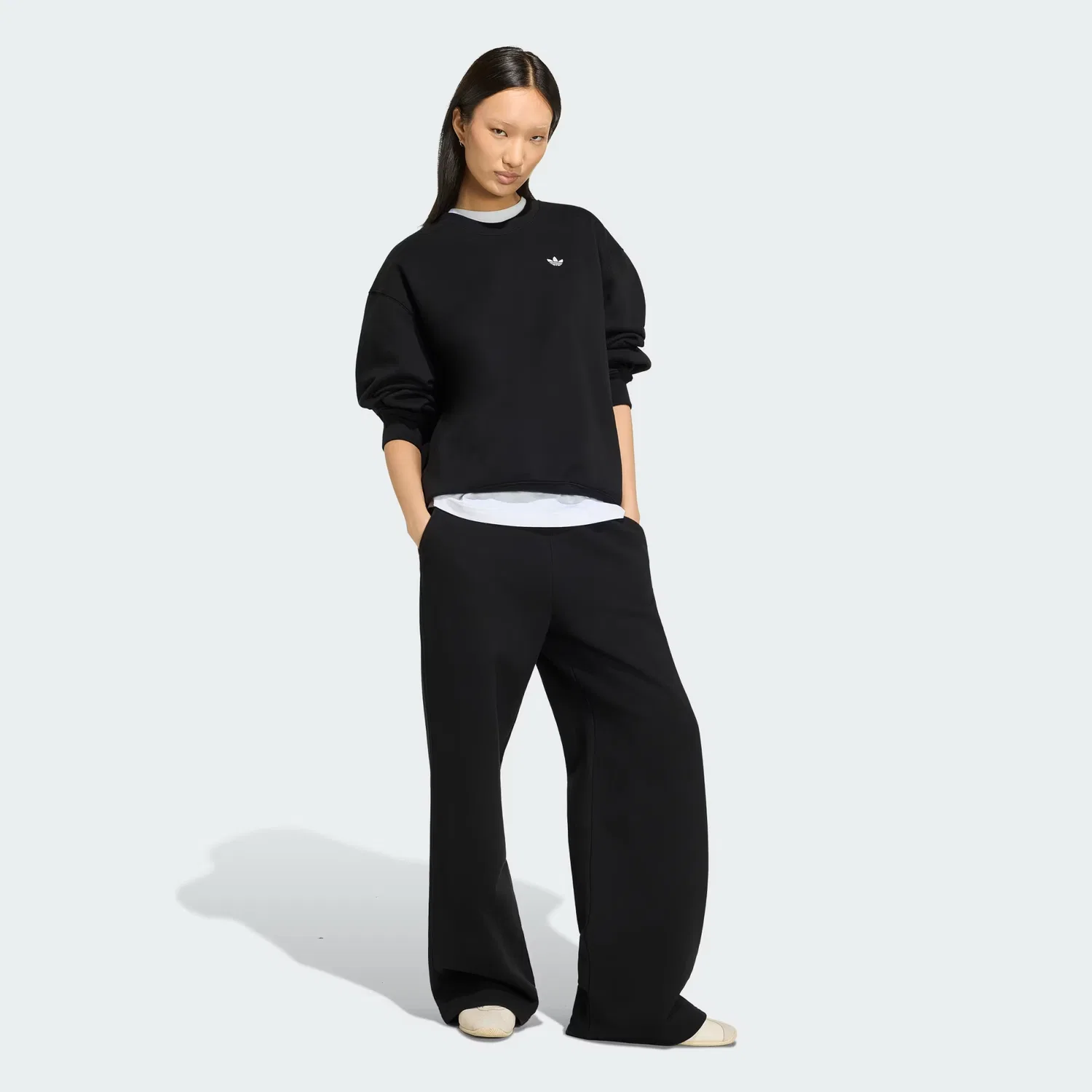 Женский свитшот оверсайз на флисе Essentials Crew Long Fleece Oversized, Adidas Originals, черный — фото 4