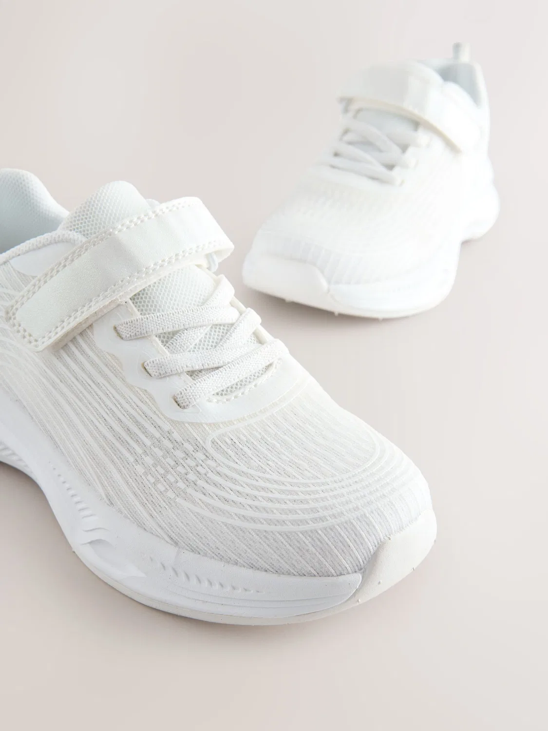 Кроссовки на шнурках эластичных, модель Elastic Lace-Up Trainers Next, белый — фото 3