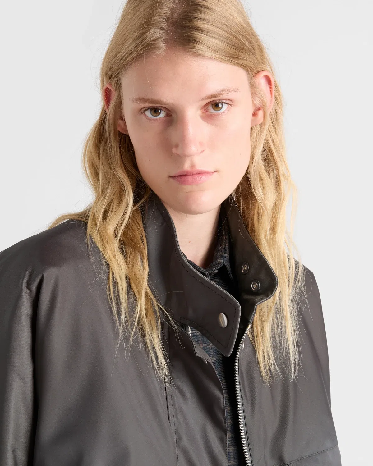 Куртка-блузон из стираного нейлона Re-Nylon Prada, серый — фото 4