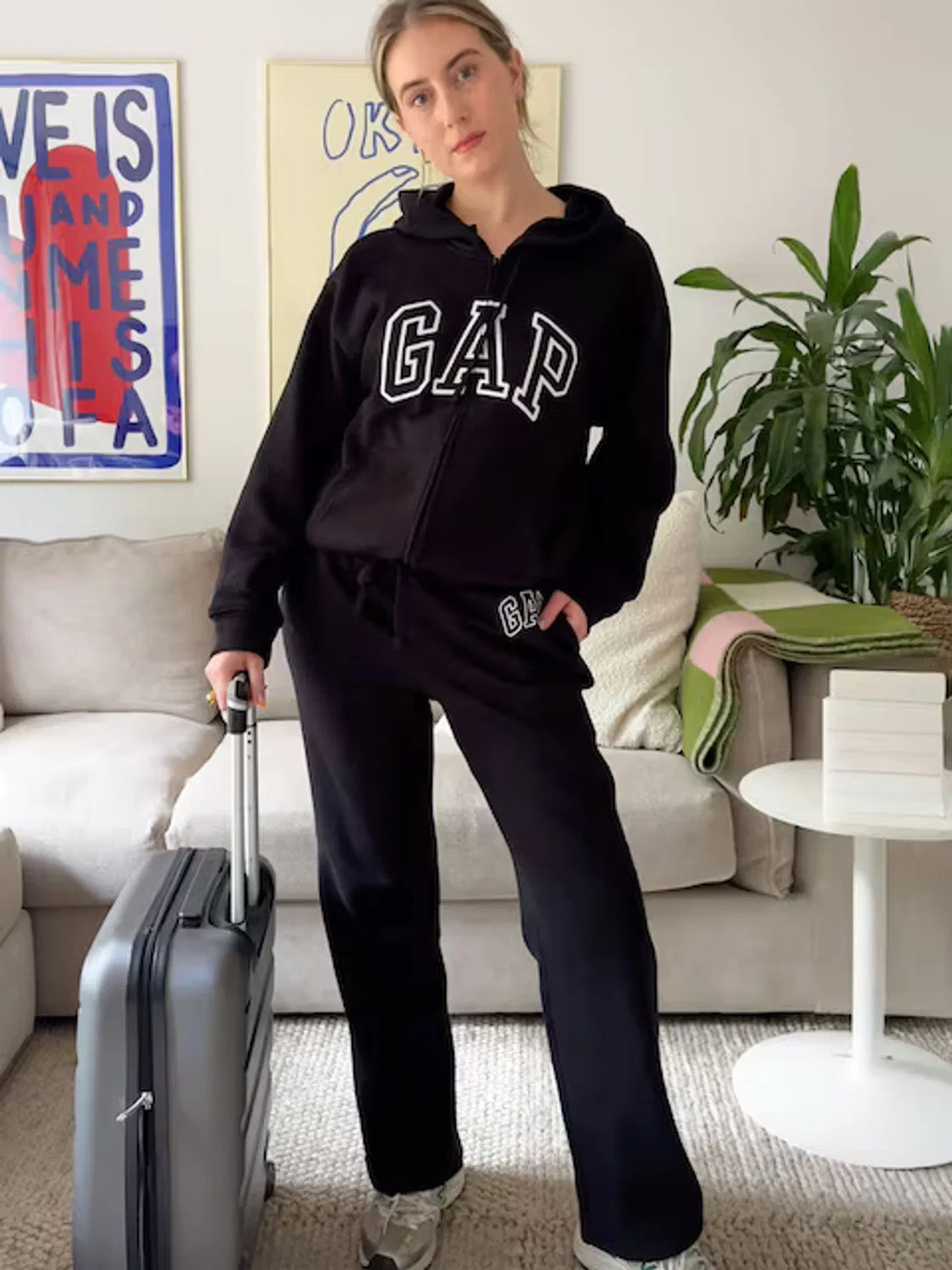 Джоггеры флисовые Gap Black Flared Logo, черный — фото 4