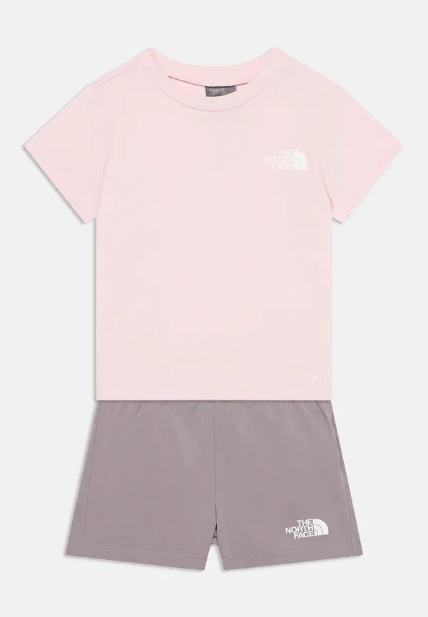 Комплект для девочки из куртки и шорт The North Face, серый — фото 3