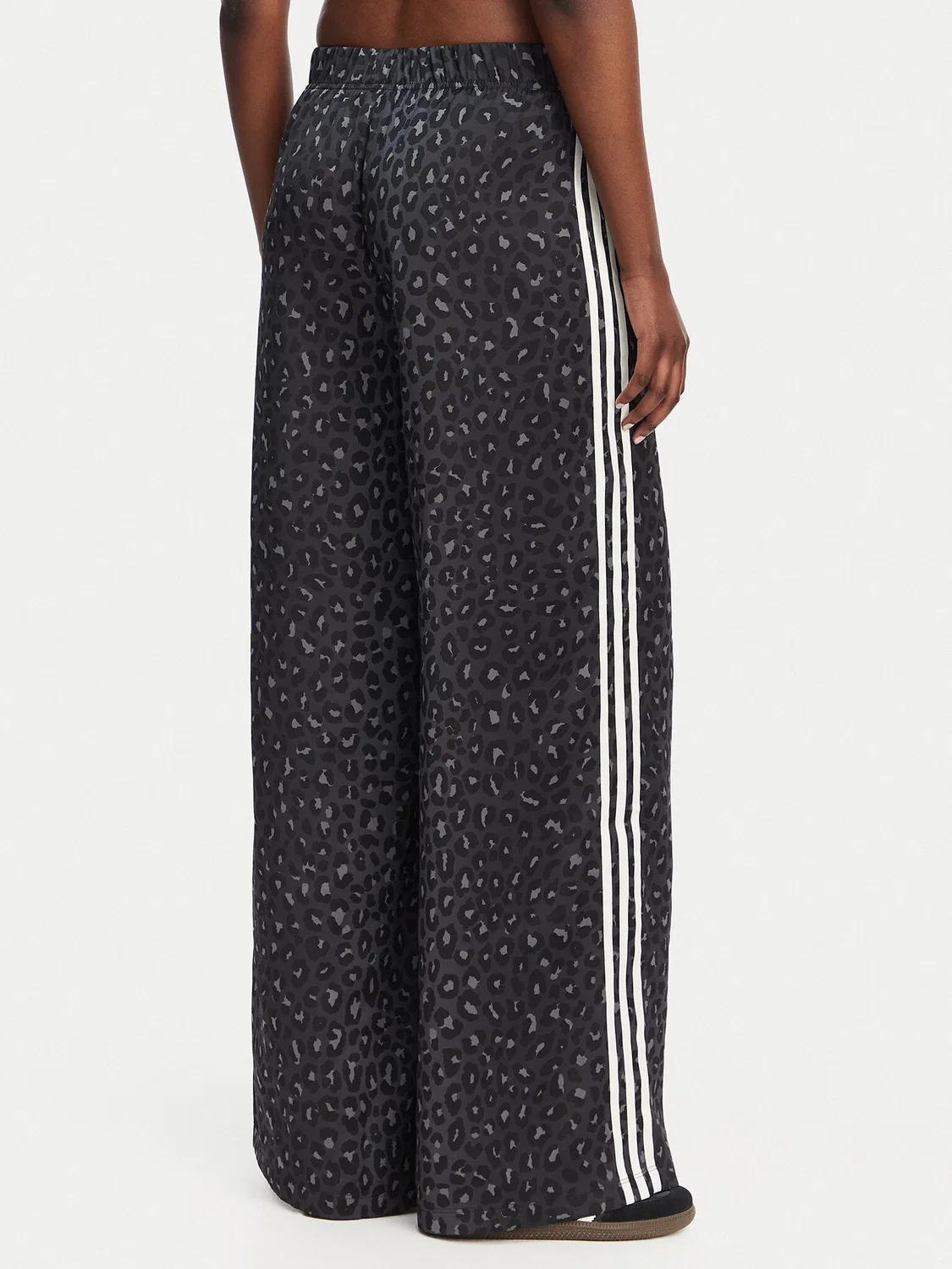 Женские спортивные штаны с широкими штанинами Satin Adidas, серый — фото 3