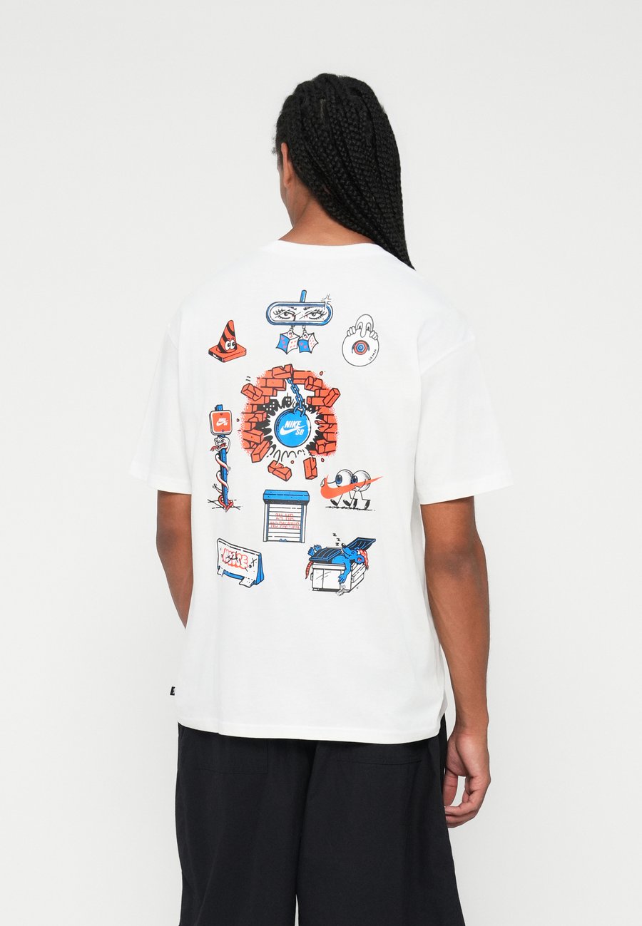 

Футболка Nike SB SKATE CHAR UNISEX, White