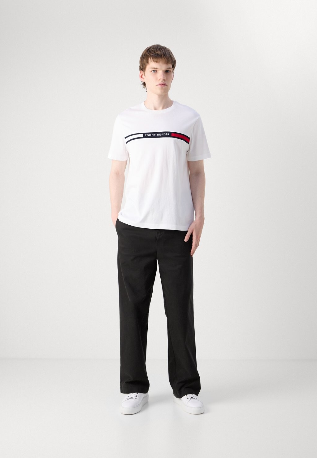 Футболка с принтом CHEST INSERT TEE Tommy Hilfiger, белый — фото 3