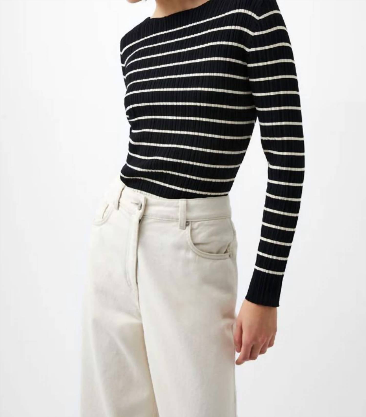 

Полосатый свитер с вязаным рельефом в черно-кремовой гамме French Connection