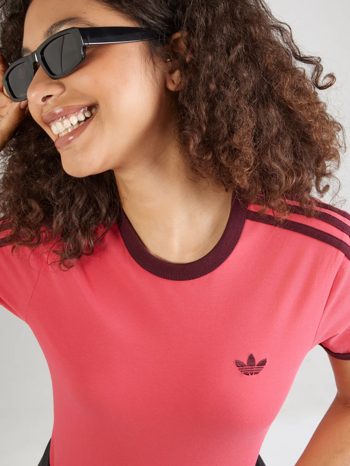 Футболка Adidas Originals неоново-розового цвета — фото 2