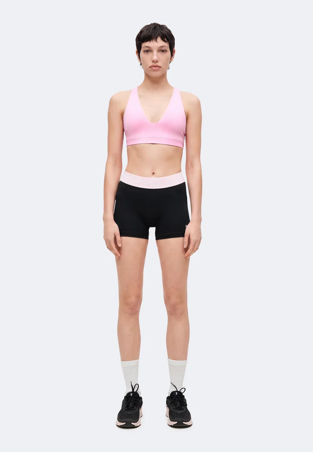 W nk df indy strappy bra - спортивный бюстгальтер со средней поддержкой Nike Performance, Pink Rise/Black — фото 2