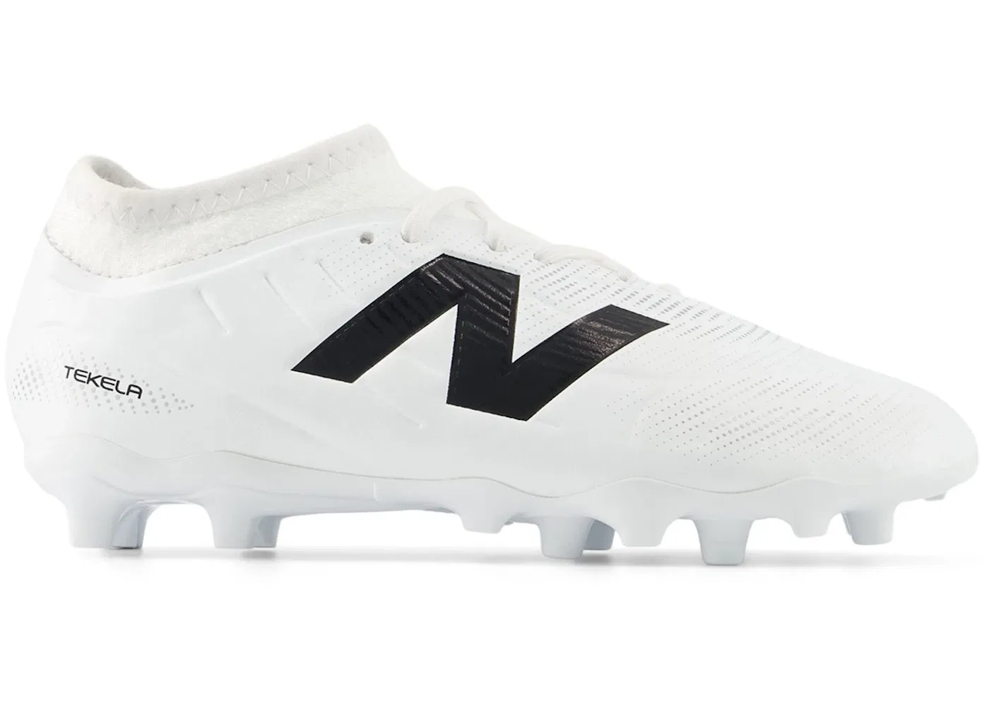 Детские бутсы для футбола с низкой шнуровкой New Balance Tekela Team Low Laced FG V5, Black 100/NB 103 White/Silver