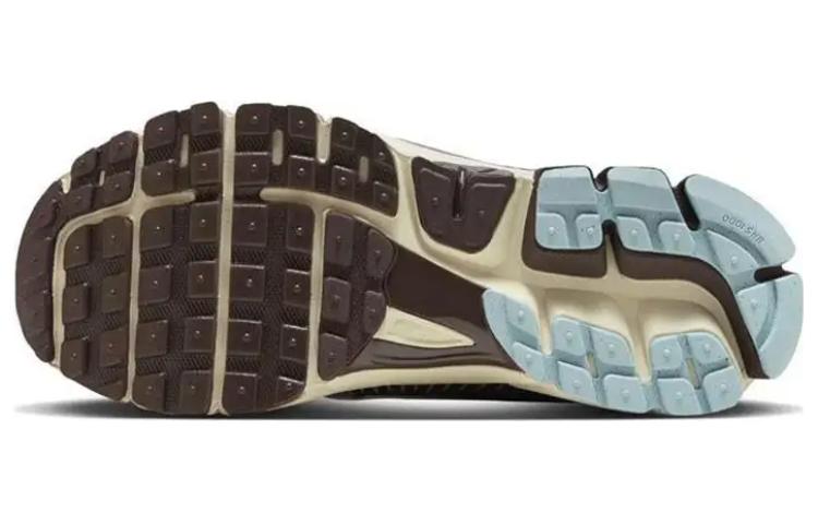 Кроссовки Nike Air Zoom Vomero 5, коричневый — фото 4