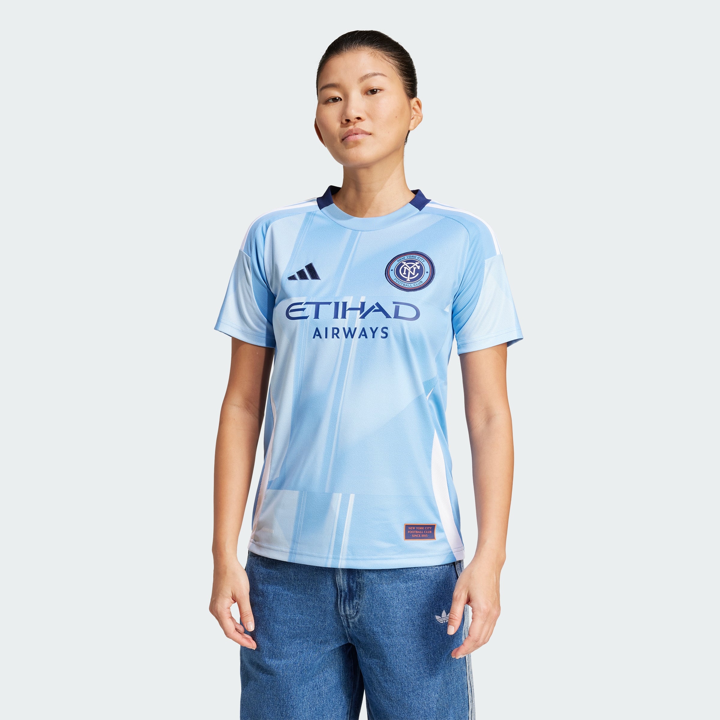 

Женская футболка Adidas New York City FC 25/26, светло-голубой