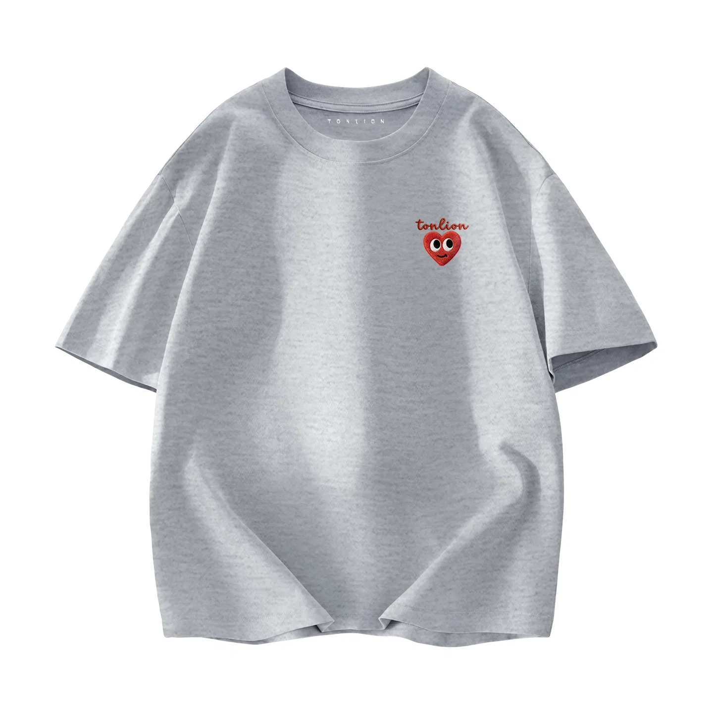 Детская футболка с принтом Tonlion, Цвет 100% Cotton Glacier Blue (Tn Playful Heart Badge) — фото 3