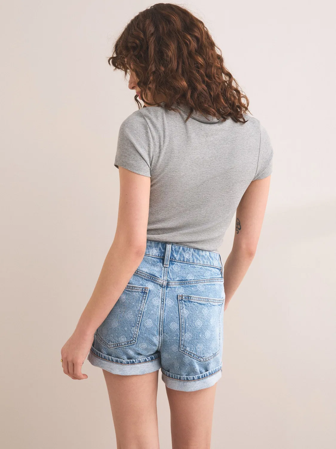 Шорты джинсовые Denim Timeless Shorts Next, Bleach Blue Floral Print — фото 2