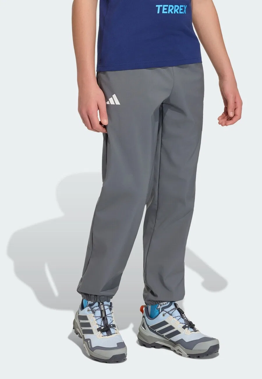Зауженные брюки для активного отдыха ADIDAS TERREX 'Minecraft' темно-серого цвета — фото 2