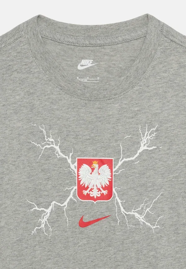 Футболка хлопковая Poland graphic tee unisex Nike Performance Dark Grey Heather, Sport Red, красный/темно-серый — фото 4