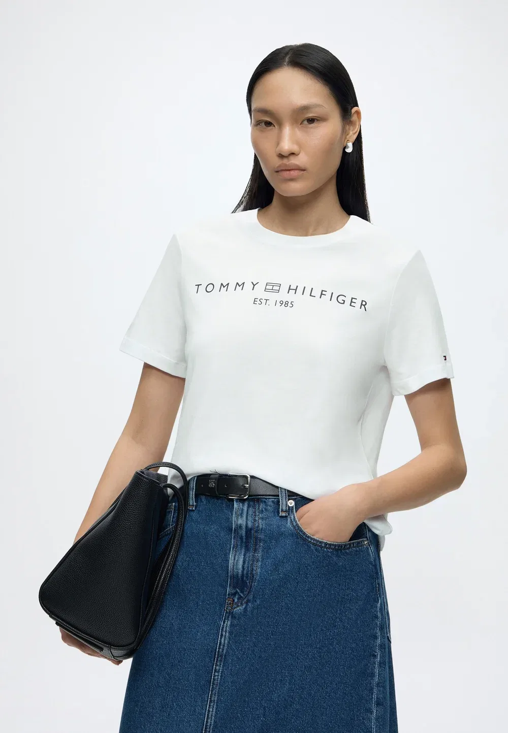Логотип корпорации - базовая футболка Tommy Hilfiger, Optic White — фото 4