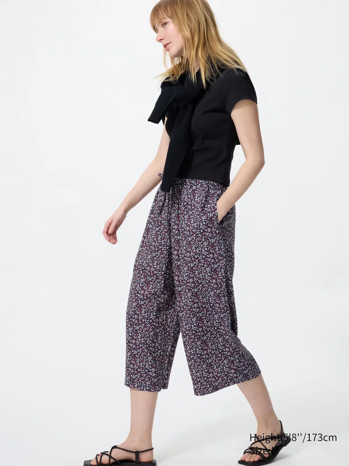 Шорты Rayon relaco 3/4 Uniqlo, мелкий цветок, темно-синий