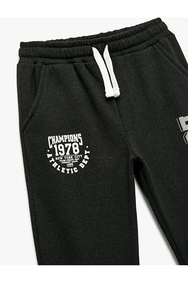 Детские спортивные штаны для мальчиков с принтом Pocket detailed hooded printed jogger sweatpants Koton, Anthracite — фото 3