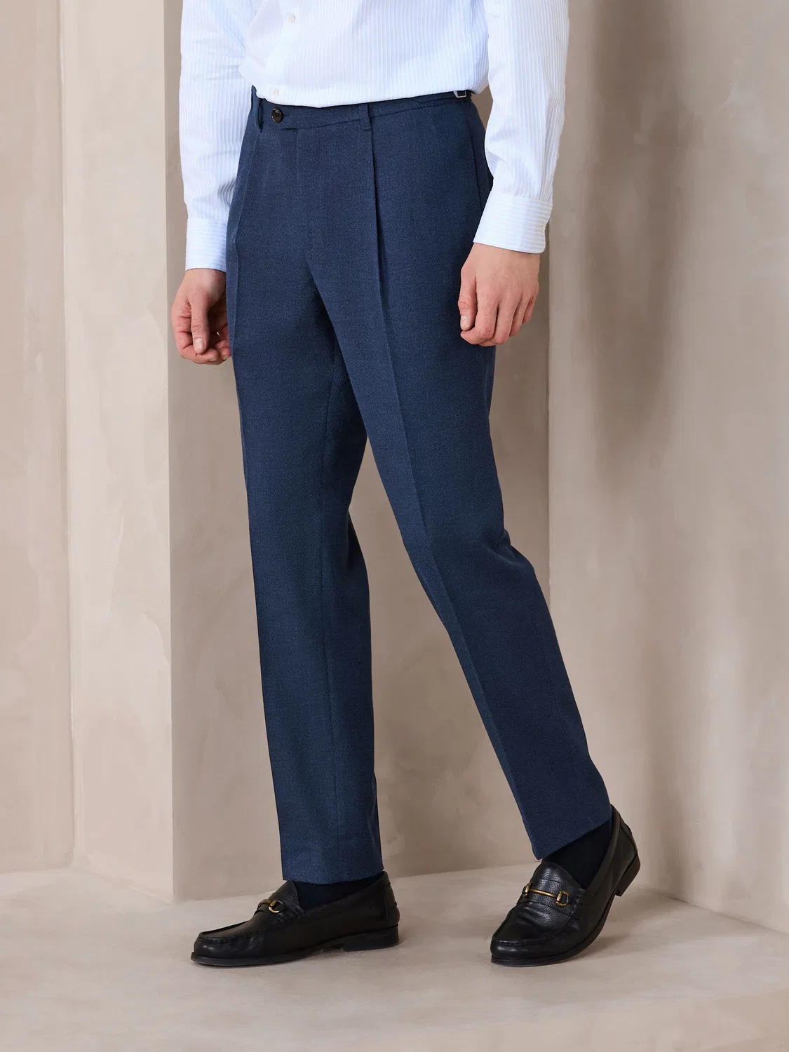 Брюки классические Slim Fit, текстурированная ткань Next, темно-синий