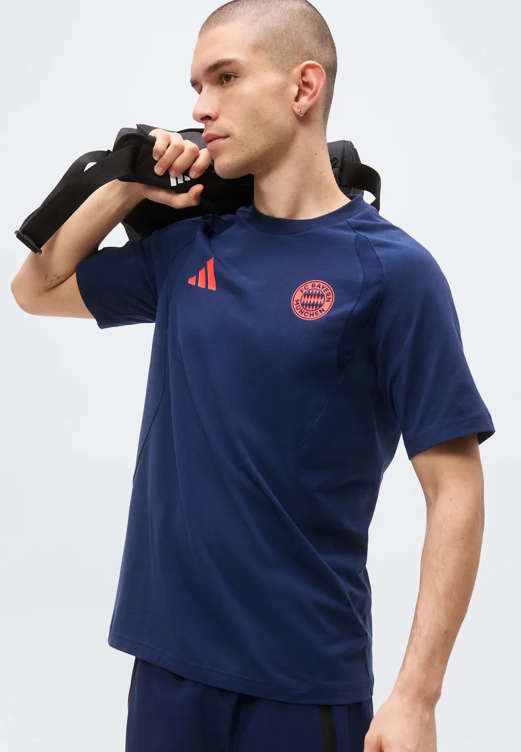 Футбольный клуб "Бавария Мюнхен" Тиро - клубная одежда Adidas Performance, Night Indigo/Hi-Res Red — фото 4