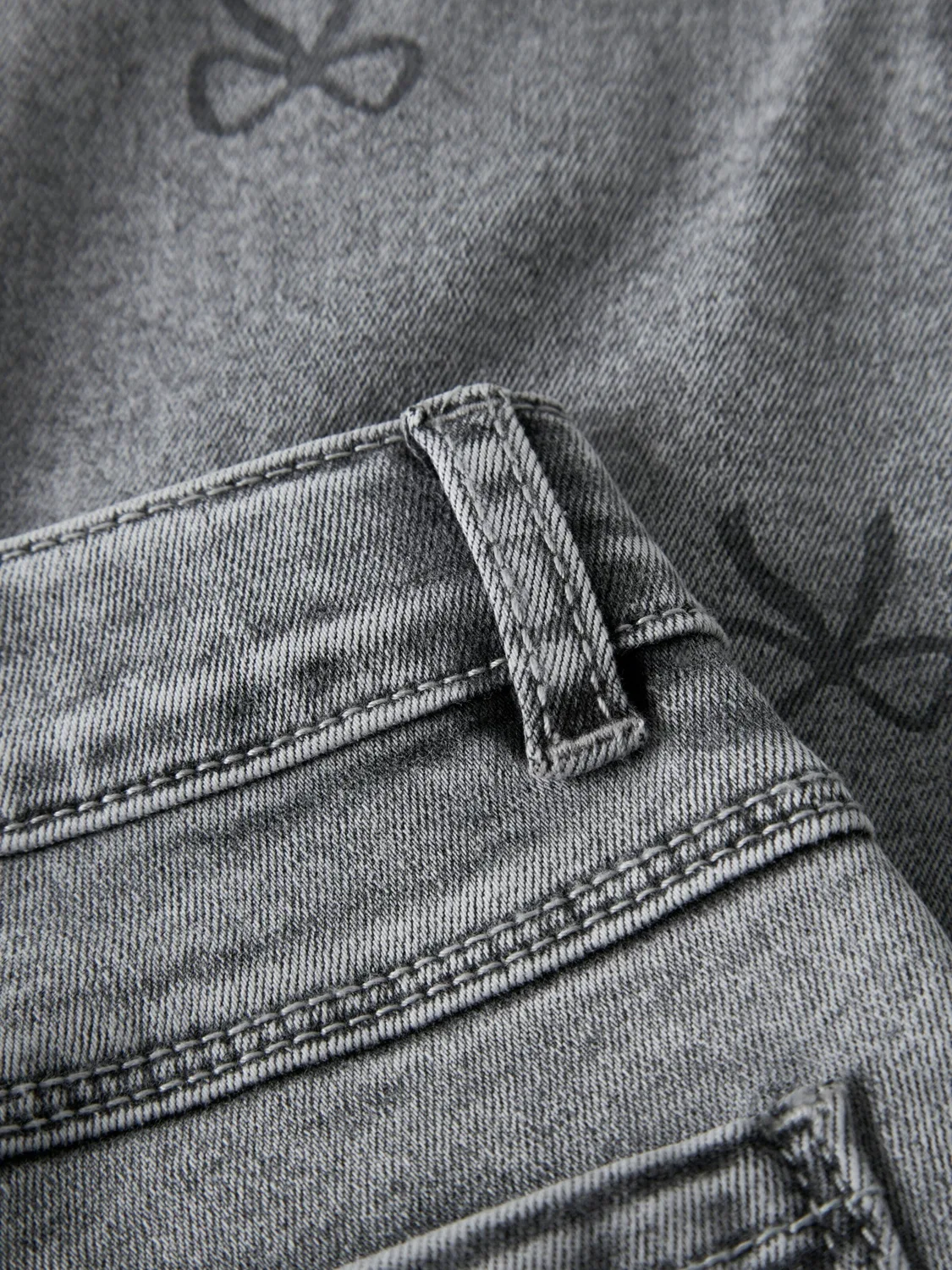 Джинсы Name It Regular Jeans NMFBELLA серого и темно-серого цвета — фото 3