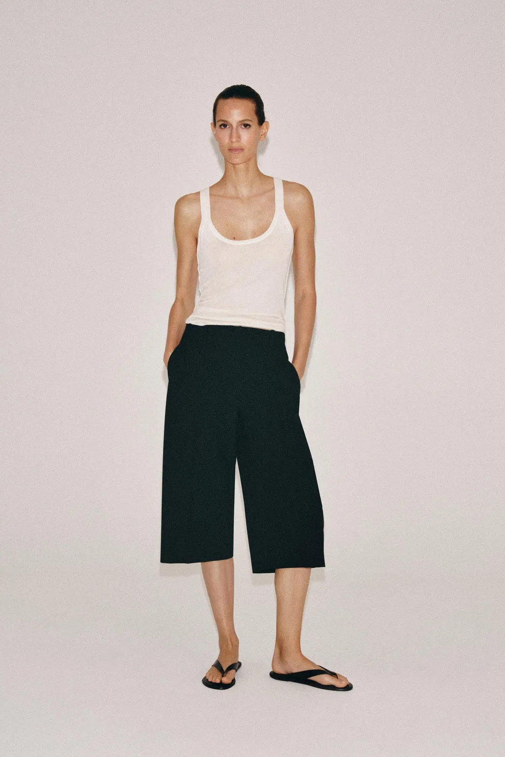 Шорты-бермуды из коллекции ZW с прямыми складками ZARA, Black