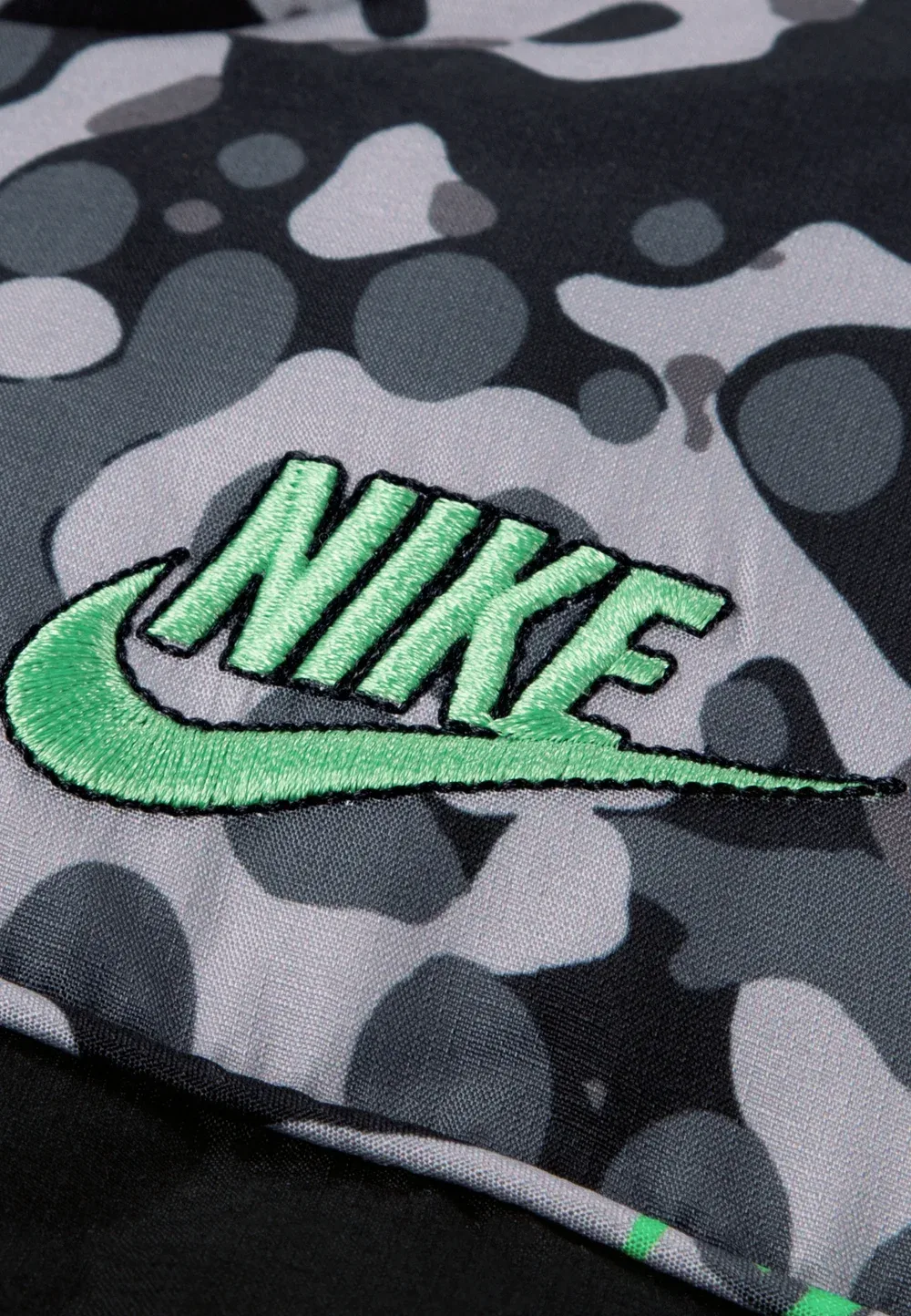 Пуховик с логотипом, выполненный в смешанной технике - зимняя куртка Nike Sportswear, Cave Stone — фото 4