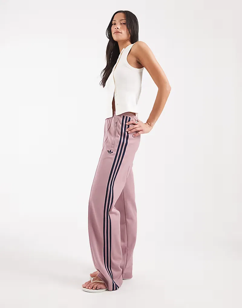 Классические спортивные брюки Adidas Originals в цвете волшебный сиреневый/ночной индиго