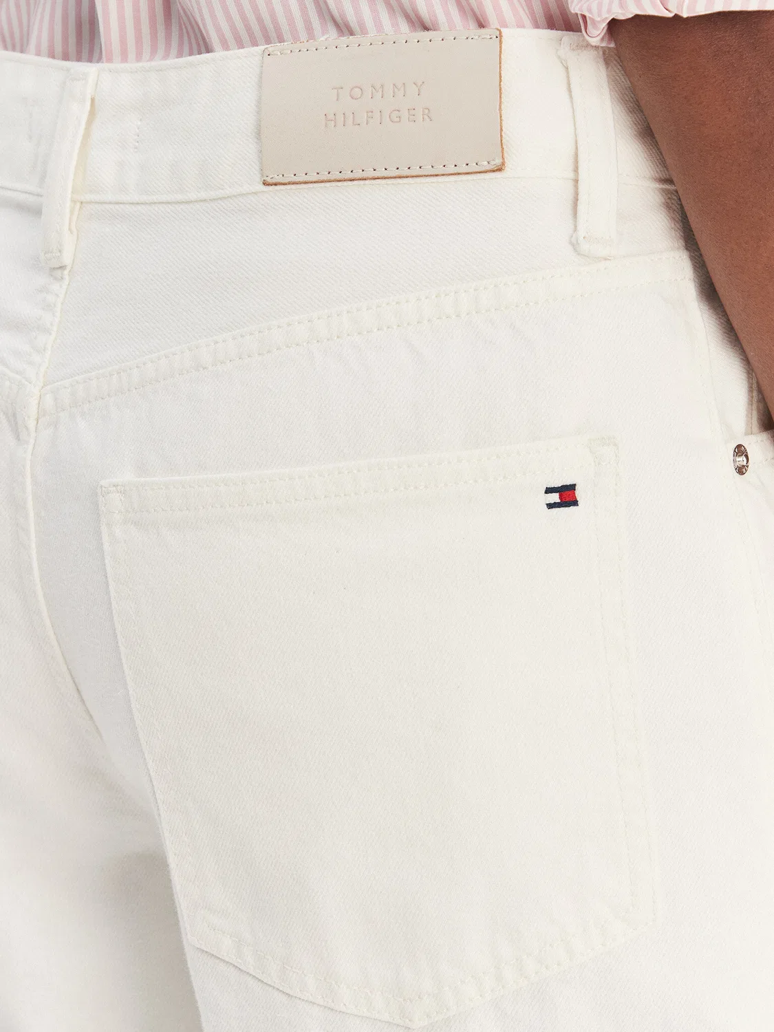 Женские джинсы цвета экрю крой бочка Tommy Hilfiger, кремовый — фото 4