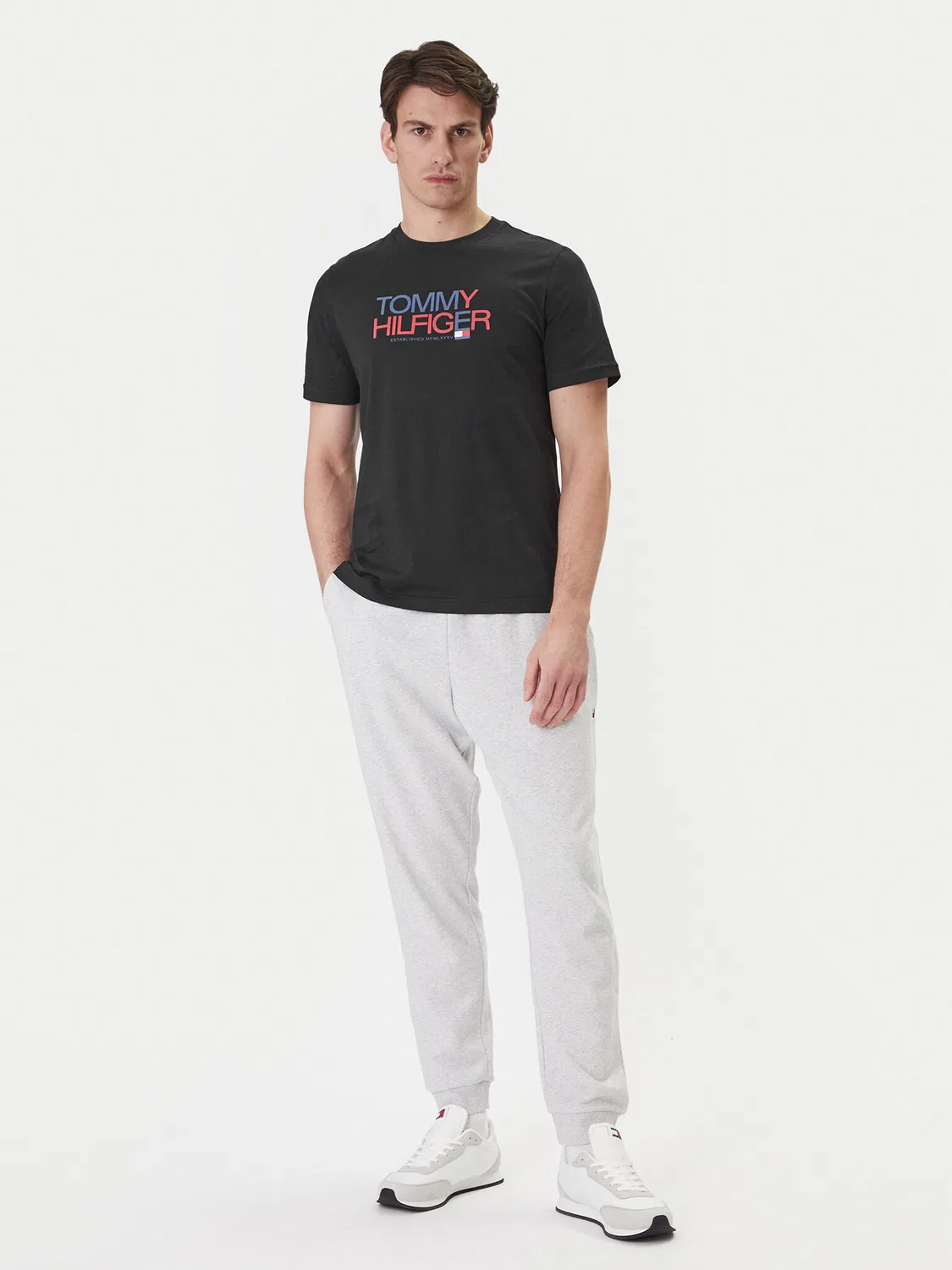 Мужская футболка стандартного кроя Brand Love Big Text Tommy Hilfiger, черный — фото 2
