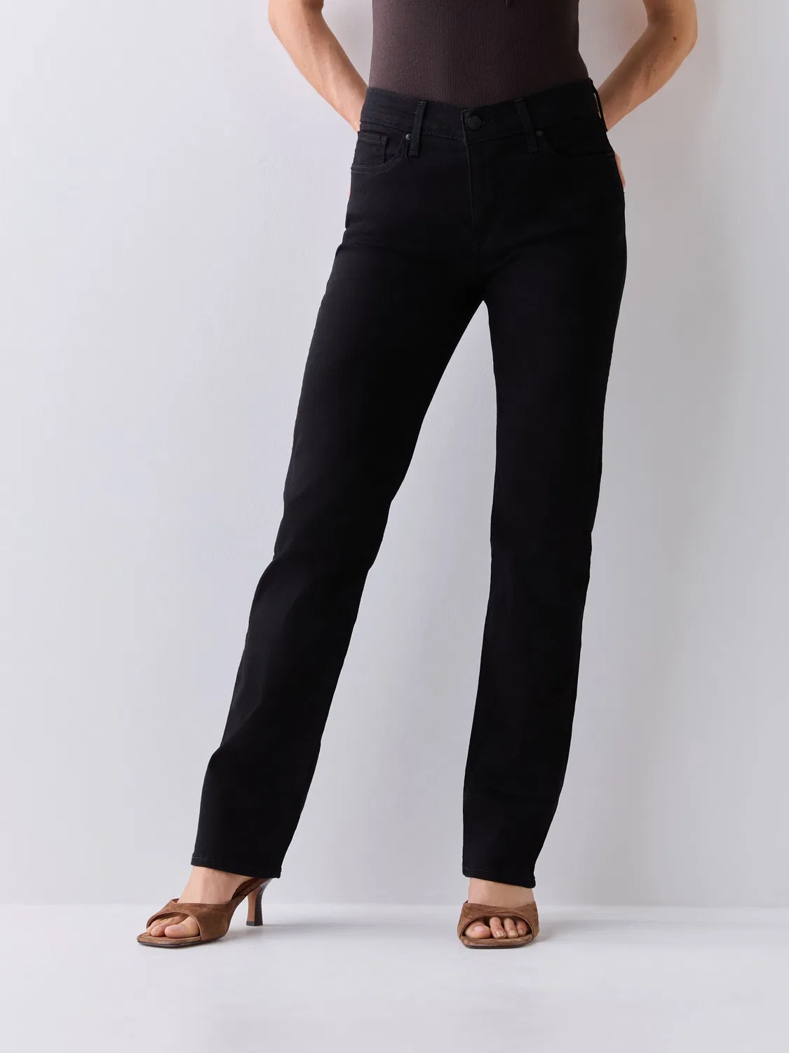 Черные моделирующие прямые джинсы Levi's Soft Black 311 — фото 2