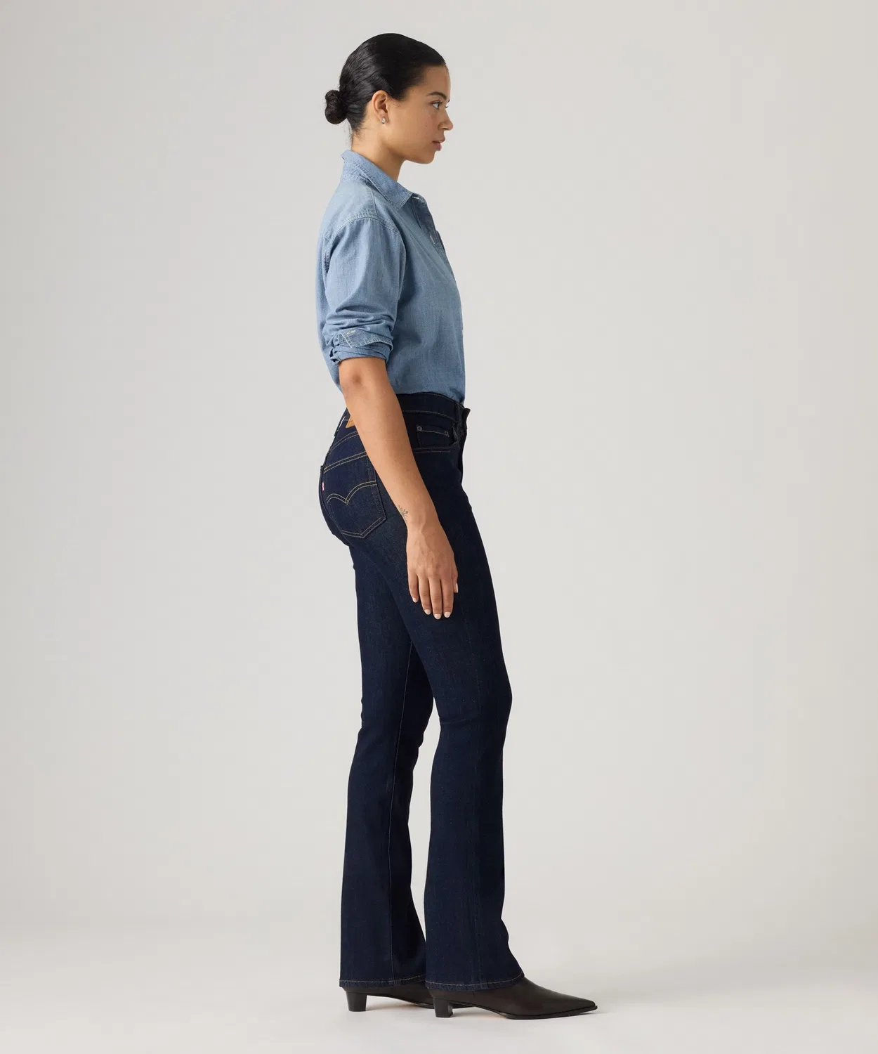 Женские джинсы с высокой посадкой, модель 725 Levi's, Dark Indigo Blue — фото 3