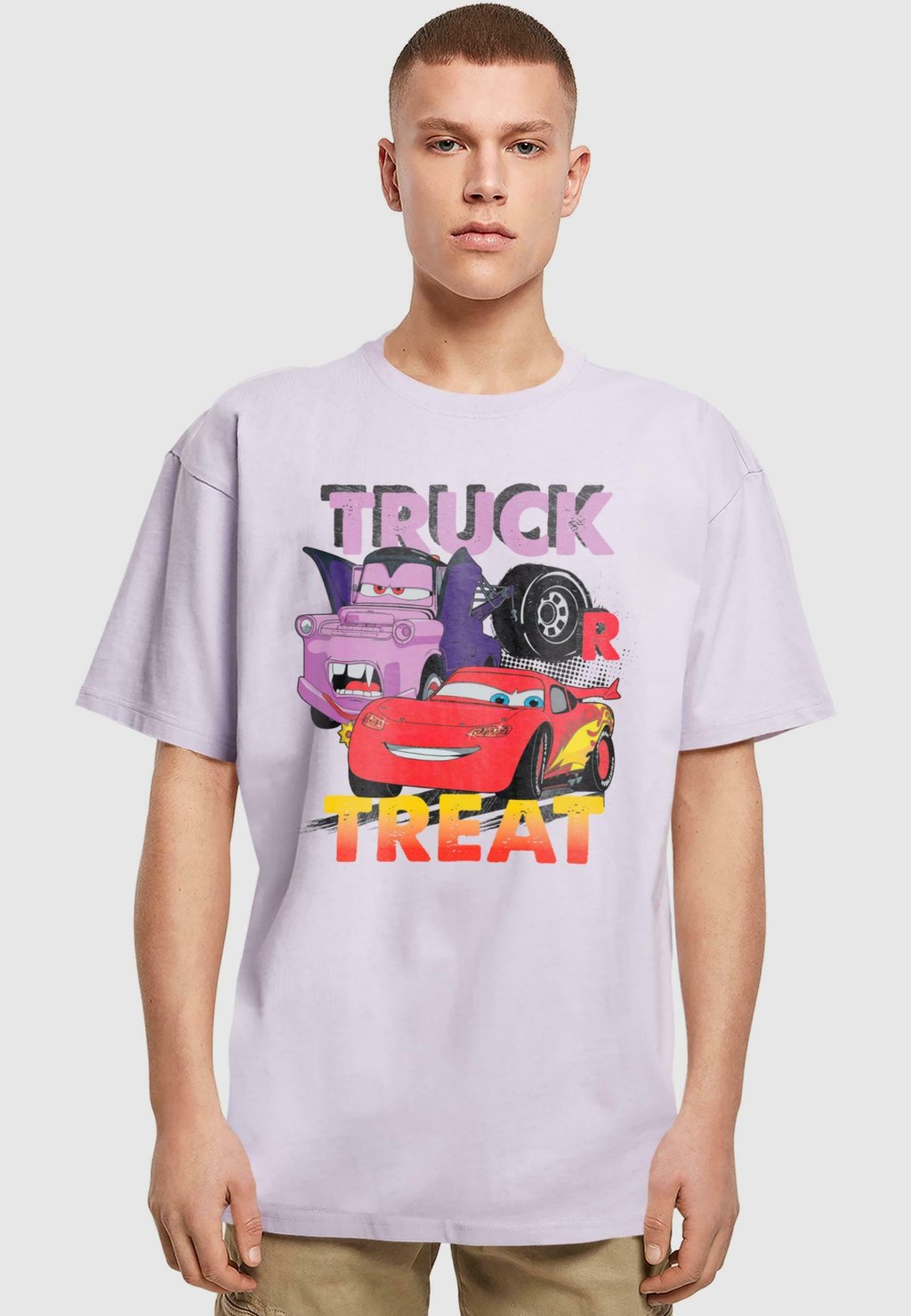 

Футболка с принтом CARS - HALLOWEEN TRUCK OR TREAT HEAVY OVERSIZE ABSOLUTE CULT, сиреневый