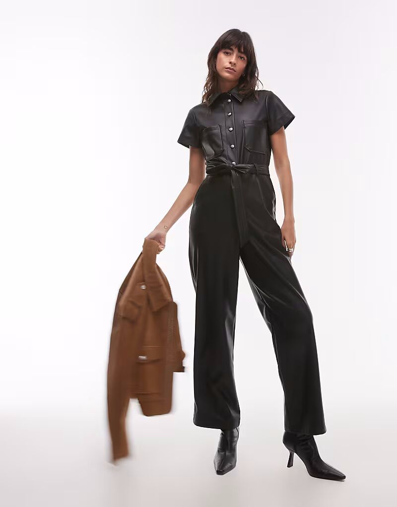 

Комбинезон Topshop из искусственной кожи с короткими рукавами черного цвета