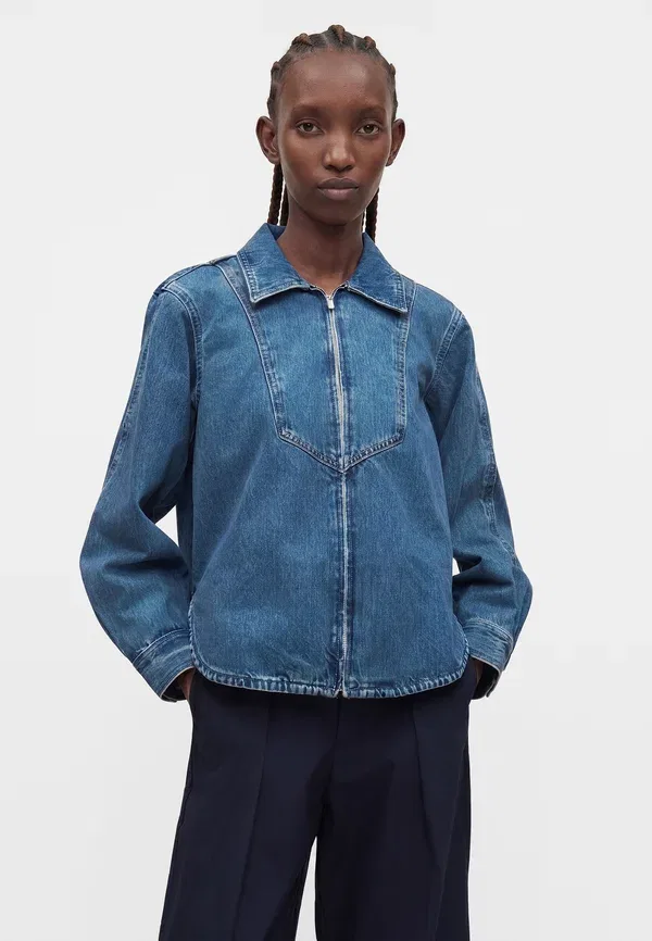 Рубашка на молнии Victoria Beckham - блузка на пуговицах Gap — фото 4