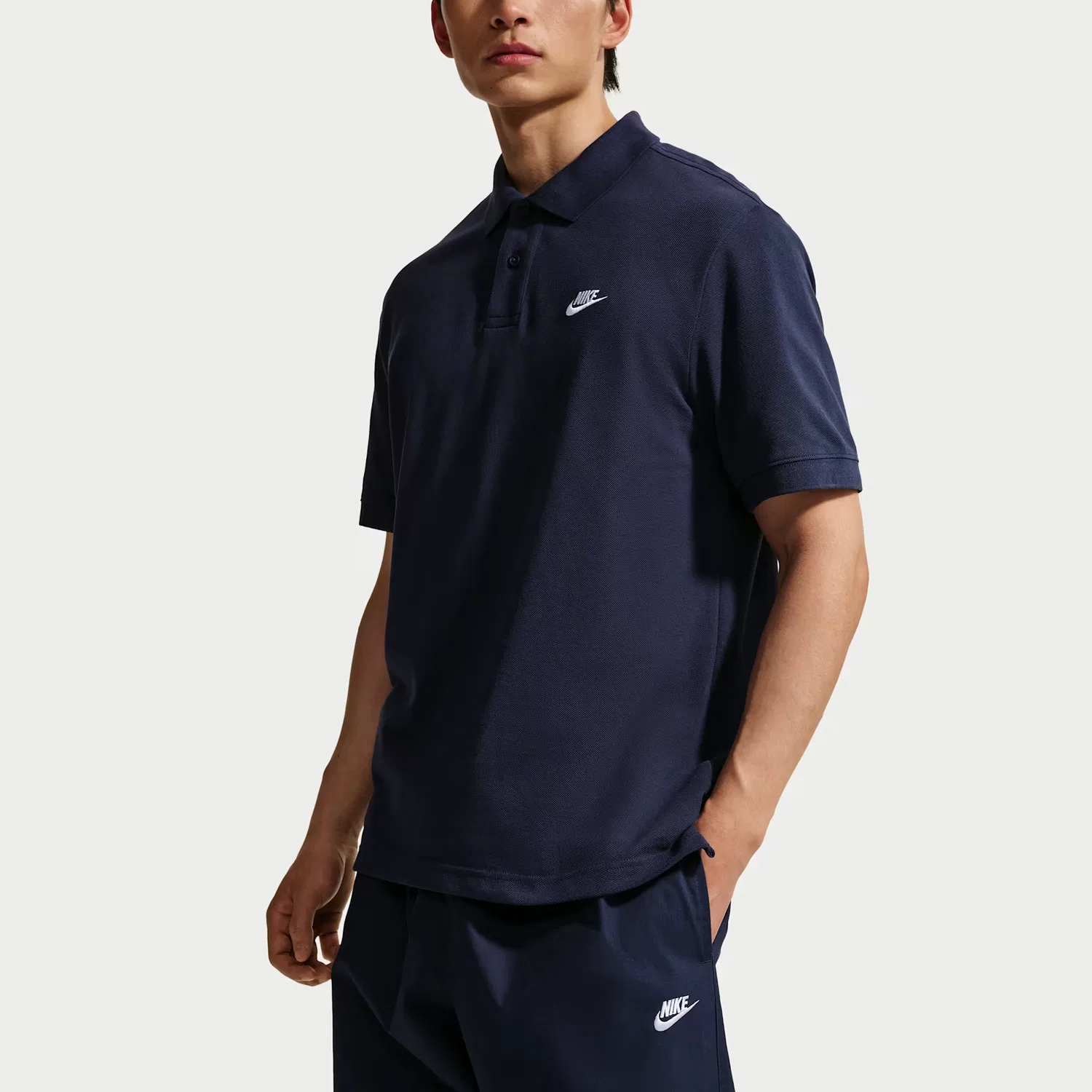 Поло мужское Club Obsidian Black/White, воротник-поло, средней посадки Nike — фото 4