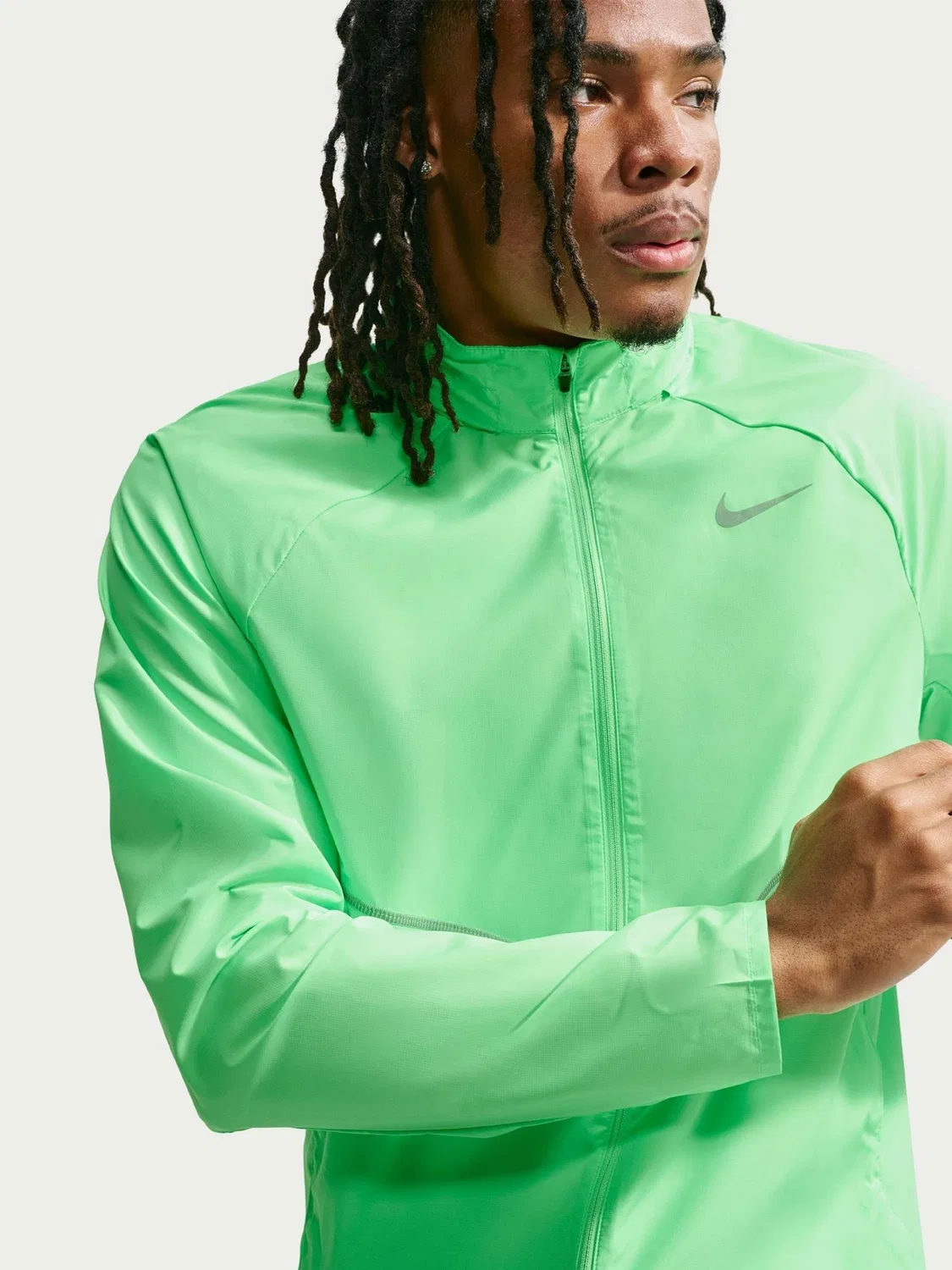 Зеленая беговая куртка Nike Illusion Miler с защитой от ультрафиолета — фото 4